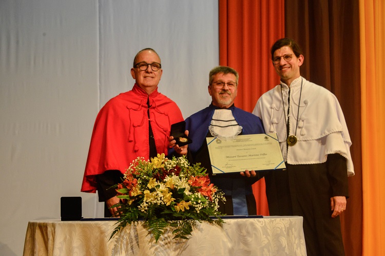 No dia do 55º aniversário da FURG, deu-se a Assembleia Universitária para Outorga de Títulos Honoríficos e Homenagens aos Servidores por Tempo de Serviço. Entre os homenageados estão o economista Mozart Tavares Martins Filho com o título de Dr. Honoris Causa, o professor João Moreno Pomar como Prof. Emérito in memorian, o professor Manoel Roberto Maciel Trindade como Professor Honoris Causa e 64 servidores por tempo de serviço.