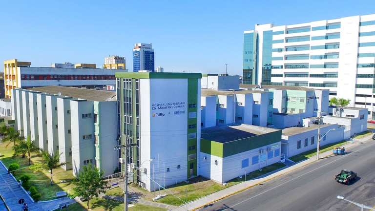 Inaugura a Área Acadêmica Prof. Newton Azevedo no Hospital Universitário Miguel Riet Corrêa.A nova estrutura melhorou as condições dos cursos de graduação e de pós-graduação de Medicina e Enfermagem, pois passou a disponibilizar salas de aula, secretarias, salas de permanência dos departamentos e Biblioteca Setorial da Saúde.
