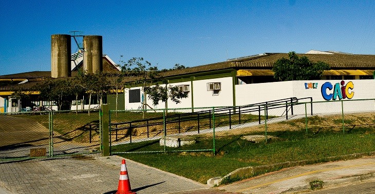 Resolução do CONSUN n° 6, de 17 de Março, define por autorizar a implantação do Centro de Atenção Integrada a Criança - CAIC, no Campus Carreiros.