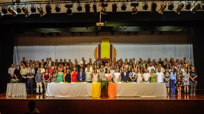 Solenidade de posse oficial comandada pela nova gestão administrativa da FURG de assessores, assistentes, chefes, coordenadores, secretários, supervisores e a secretária de Integridade, Transparência e Controle Social da FURG para o mandato 2025-2029.