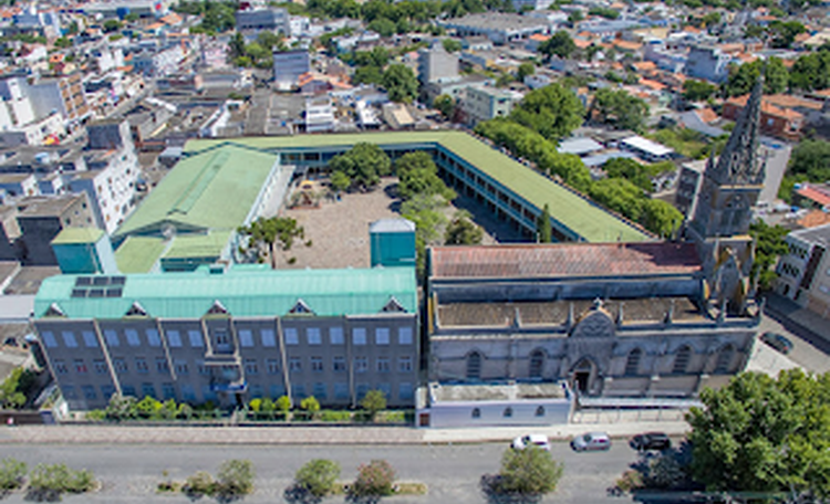 Criação da Faculdade de Direito e instalação da Faculdade Católica de Filosofia de Rio Grande. A Faculdade de Direito Clóvis Beviláqua, era mantida pela Mitra Diocesana de Pelotas e suas instalações eram no Colégio São Francisco.