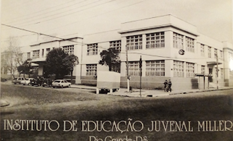 Prédio do Instituto de Educação Juvenal Miller, local onde funcionou a Faculdade de Filosofia, Ciências e Letras entre 1967 e 1972.