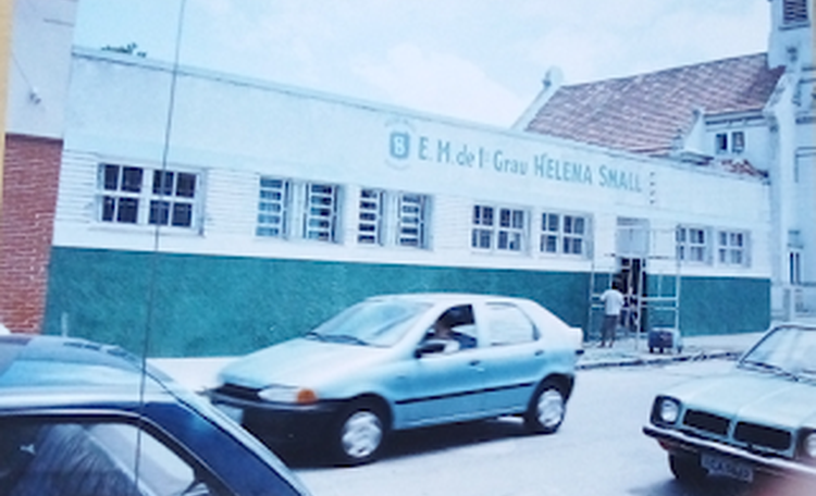 Prédio da EMEF Helena Small, local onde funcionou a Faculdade de Filosofia, Ciências e Letras. No período de cedência para a Universidade, a Faculdade de Filosofia passou a funcionar em dois prédios simultaneamente: Helena Small e Juvenal Miller entre 1969 e 1972.