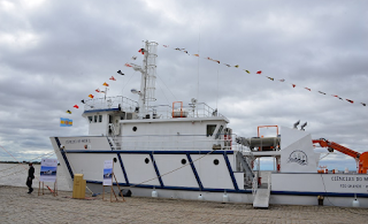 FURG recebe o Laboratório de Ensino Flutuante – Navio Ciências do Mar I.