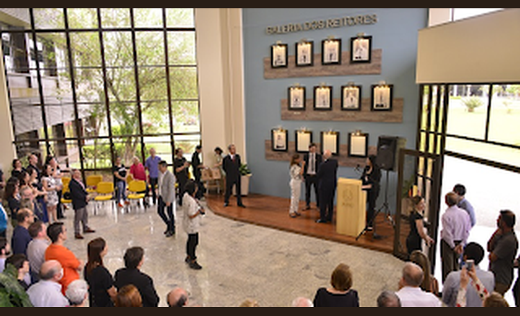 No dia 1 de dezembro de 2022, foi inaugurada a Galeria de Reitores da FURG – localizada no prédio da Reitoria. Constitui-se em um espaço destinado a homenagear os gestores que contribuíram para o desenvolvimento da instituição desde a sua fundação.