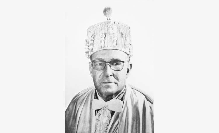 O prof. Adolpho Gundlach Pradel, primeiro reitor da FURG, empenhou-se na luta pela criação da Fundação Universidade do Rio Grande. Durante sua gestão foi instalado o primeiro Conselho Universitário e o primeiro vestibular.
Nomeado em: 20/08/1969.